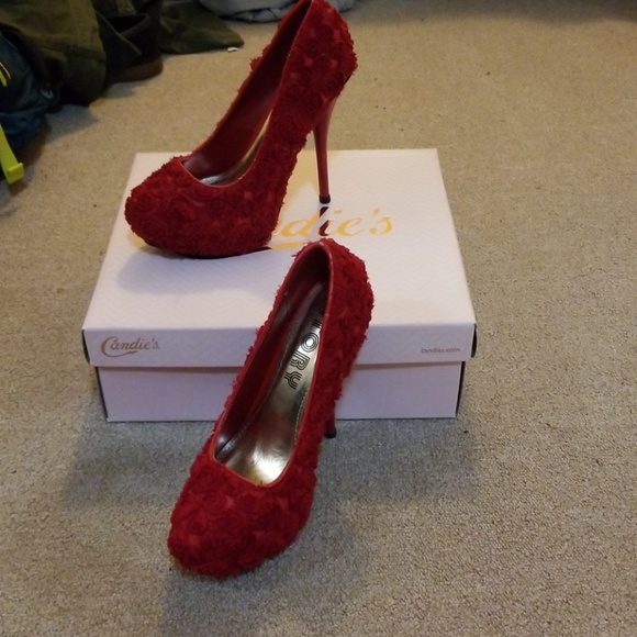 Red  heels - Picture 5 of 6